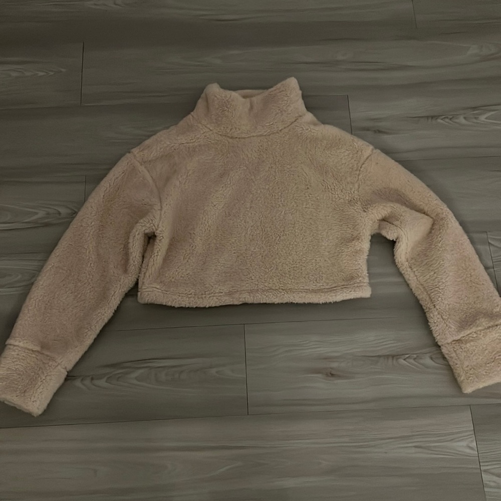 Cropped furry turtle neck